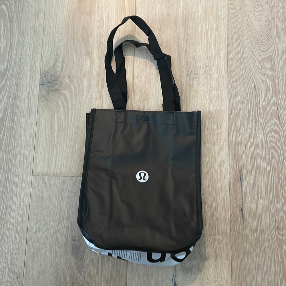 SMALL LULULEMON SHOPPING BAG